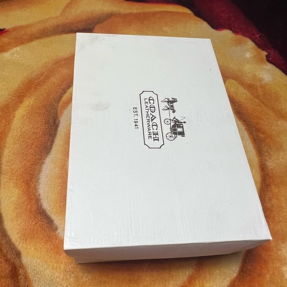 Coach - Picture 9 of 11